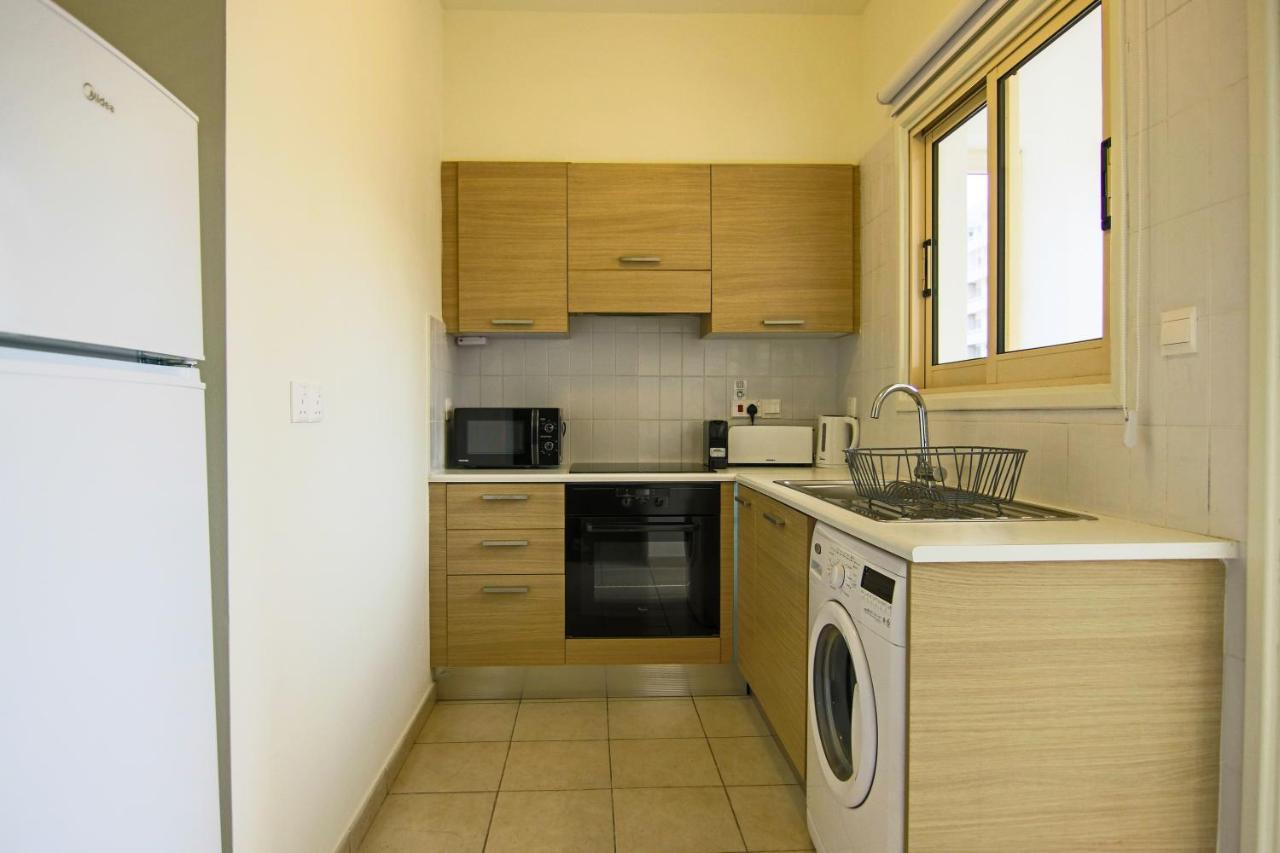 Phaedrus Living City View Luxury Iras Flat 102 Никозия Екстериор снимка